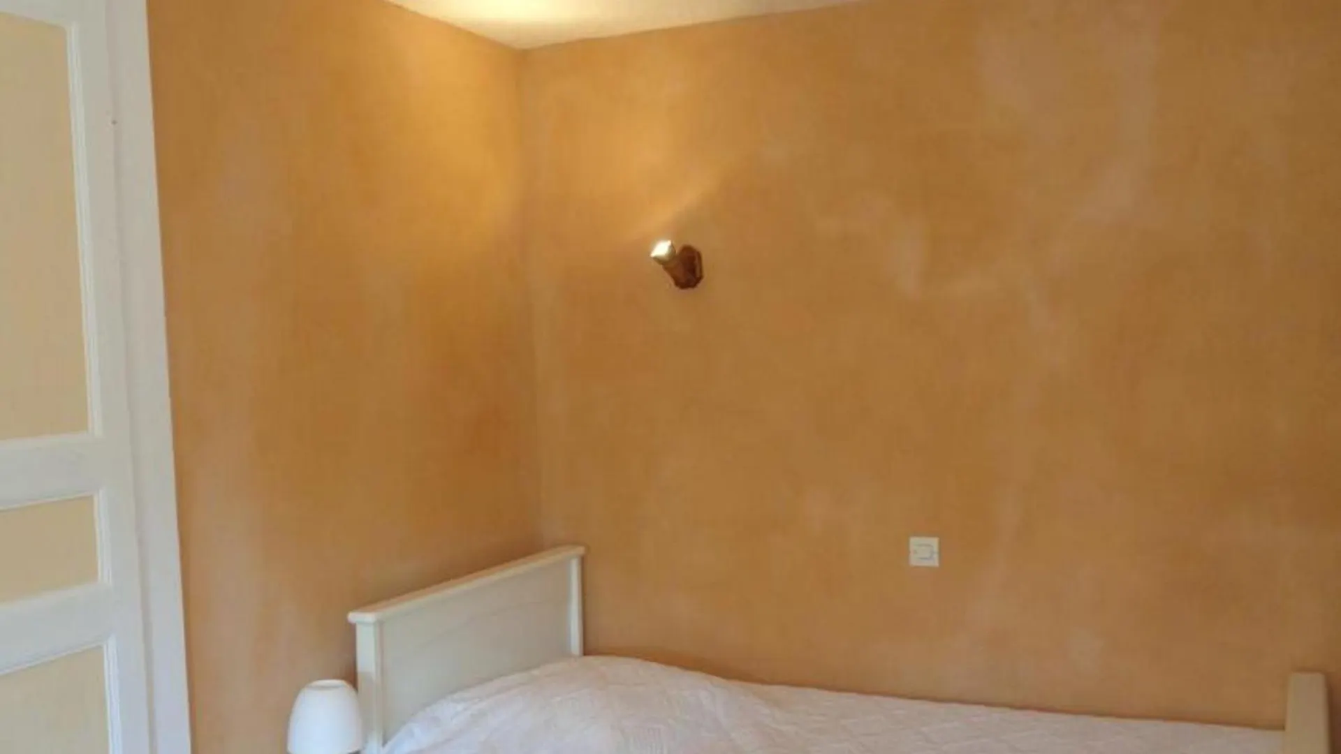 Gite Spacieux A Renaison Avec Cheminee, Jardin Et Equipements Enfants - Fr-1-496-257