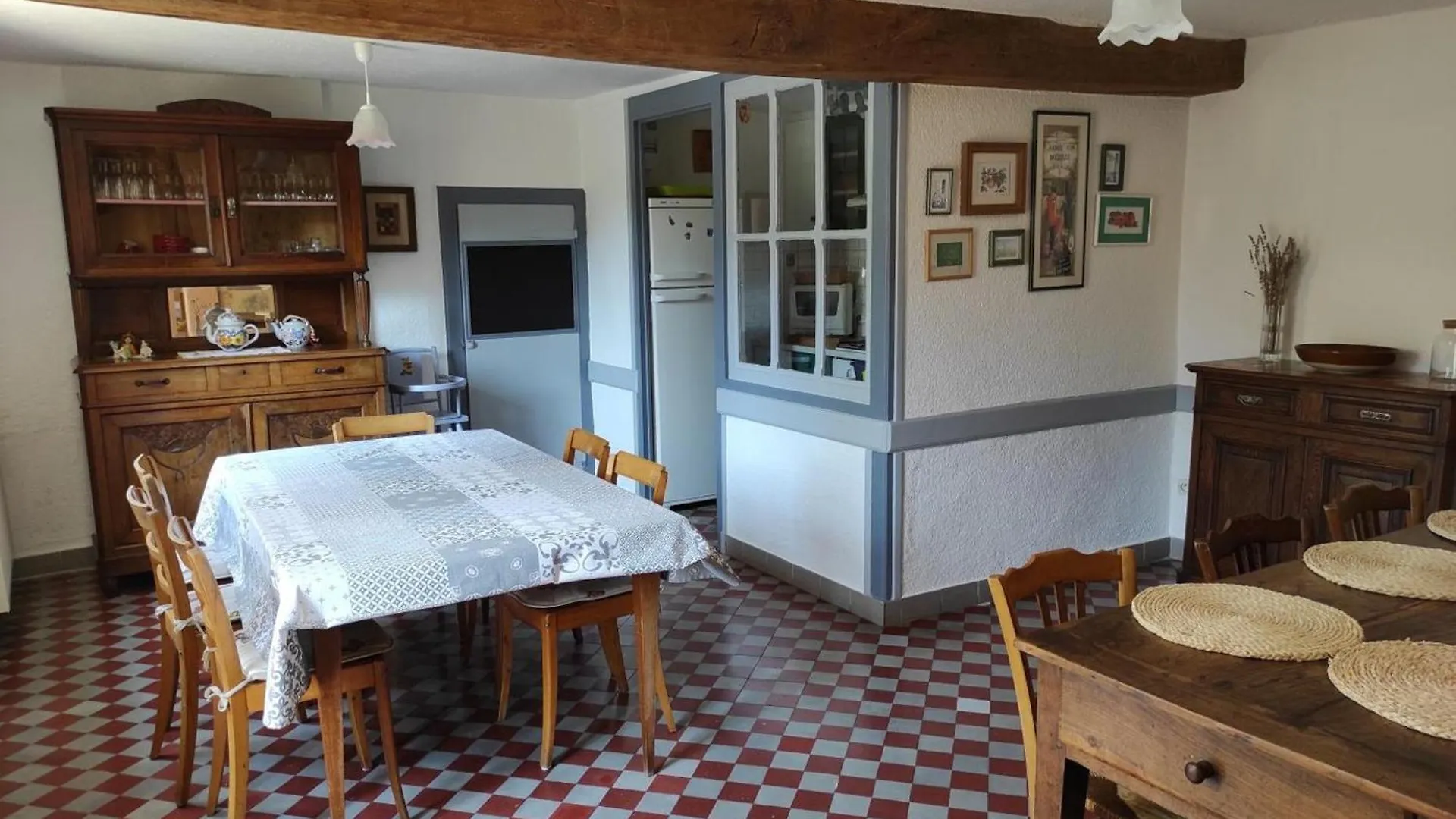 Gite Spacieux A Renaison Avec Cheminee, Jardin Et Equipements Enfants - Fr-1-496-257 Holiday home
