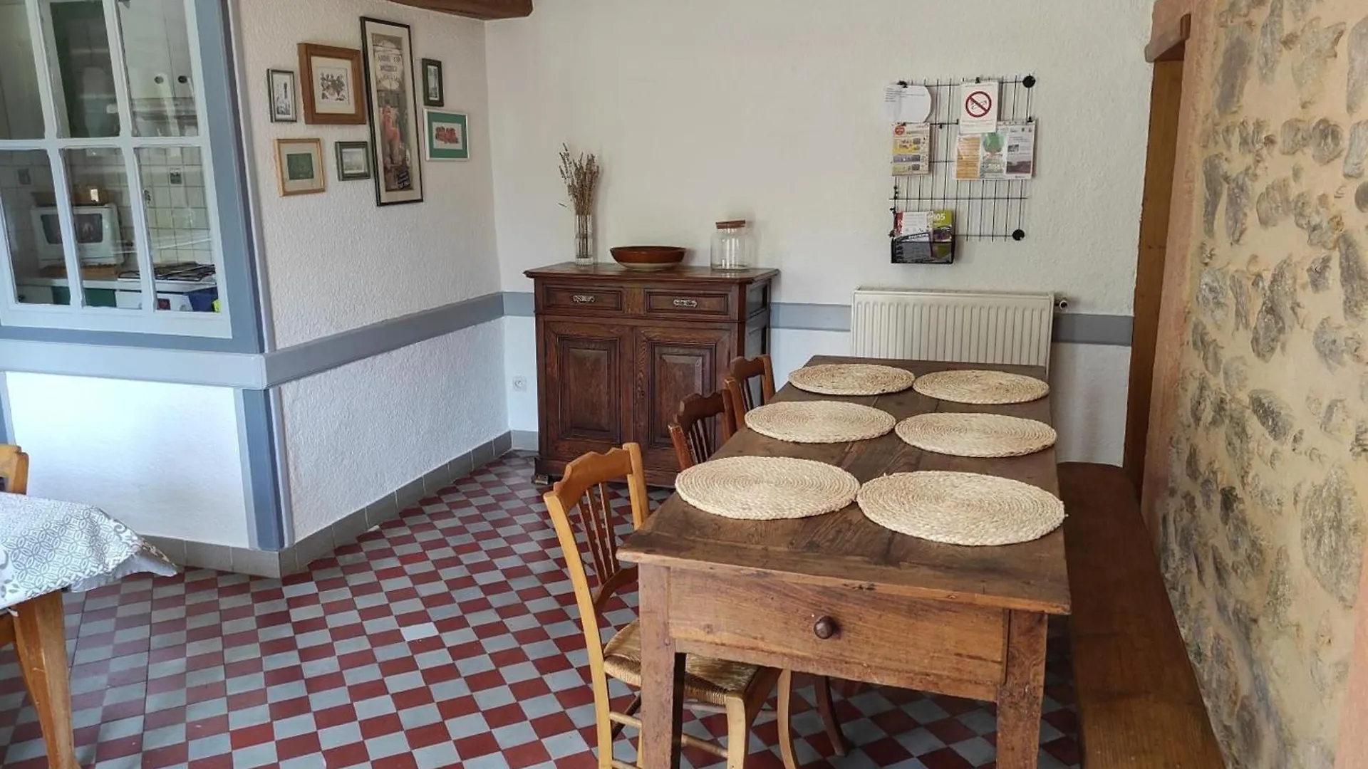 Gite Spacieux A Renaison Avec Cheminee, Jardin Et Equipements Enfants - Fr-1-496-257